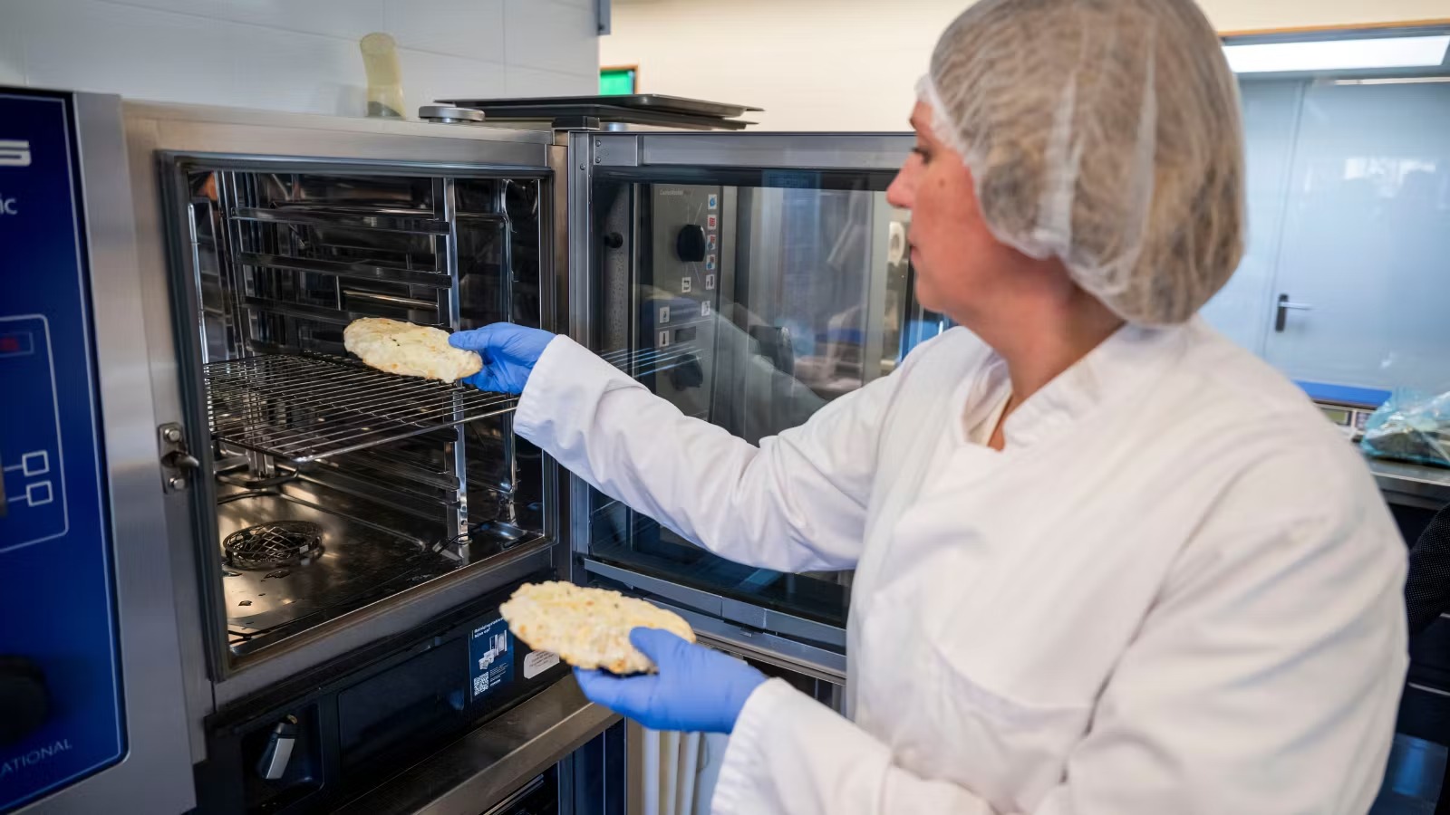 Nutrilab analyseert of bijvoorbeeld het glutengehalte onder de wettelijke norm valt bij een ‘glutenvrij’-claim.